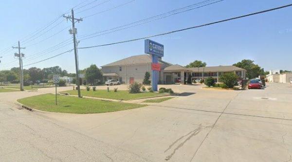 Catoosa Inn & Suites