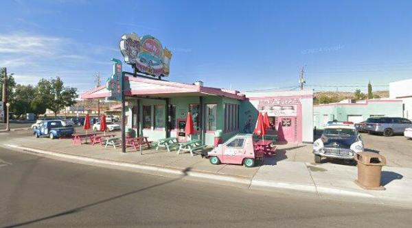 Mr. D'z Route 66 Diner Sign