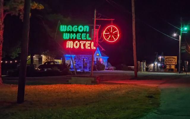Wagon Wheel Sign
