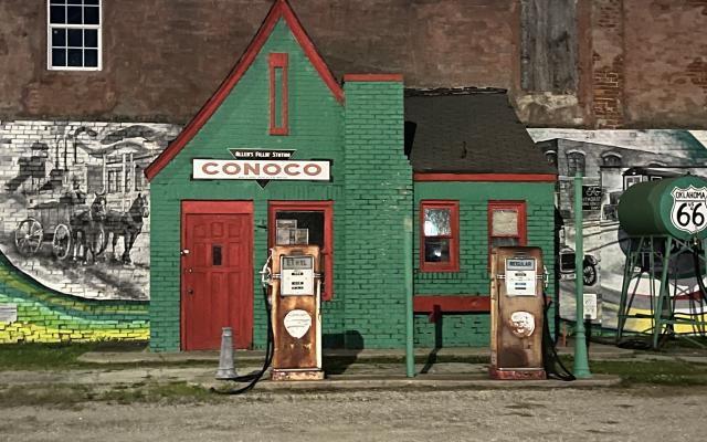 Allen's Conoco Fillin' Station
