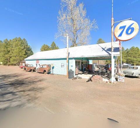 The Old Route 66 Parks Store (76 Station)