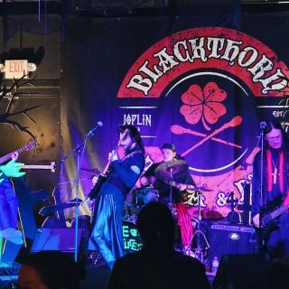 Blackthorn Pizza & Pub