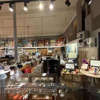 Cherry’s Art Emporium on the Square