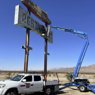 Road Runner's Retreat Sign