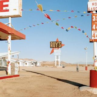 Roy’s Motel & Cafe Sign