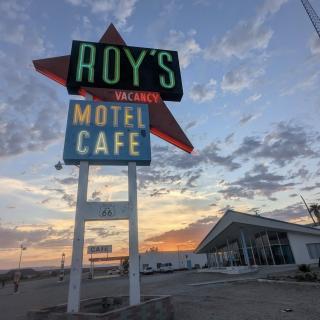 Roy’s Motel & Cafe Sign