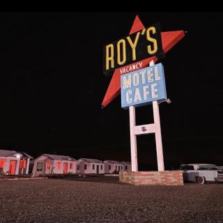 Roy’s Motel & Cafe Sign